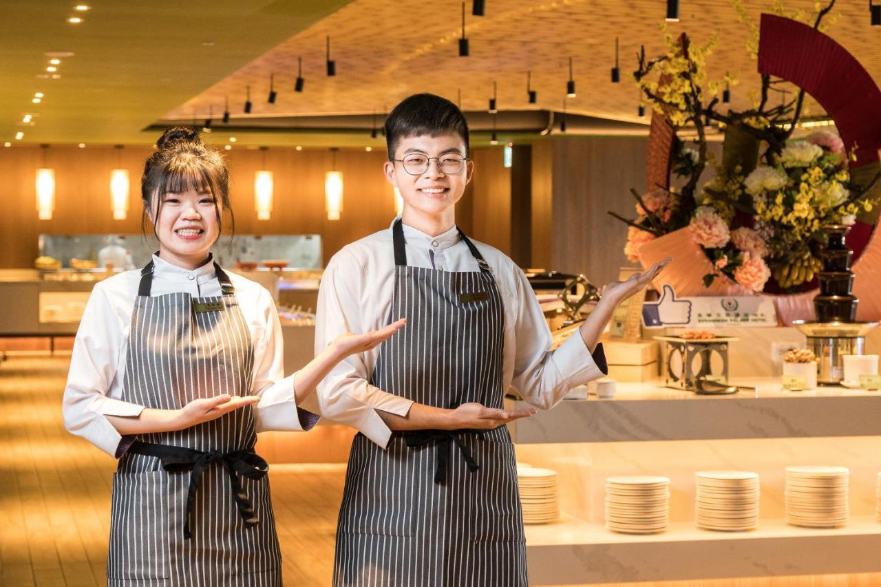 Evergreen Palace Hotel Chiayi Taibao Luaran gambar Thai restaurant staff