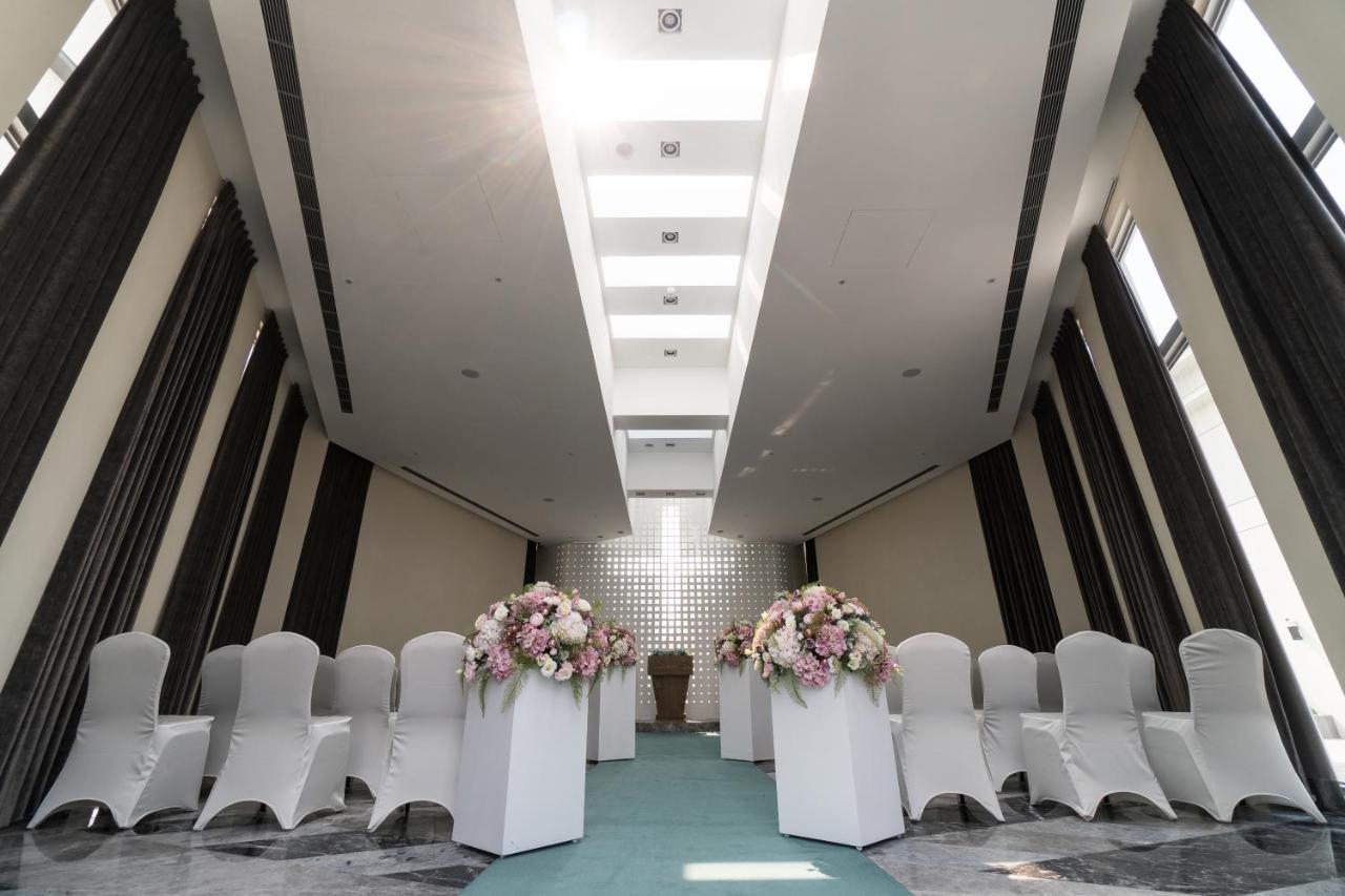 Evergreen Palace Hotel Chiayi Taibao Luaran gambar The Chapel of the White Dove
