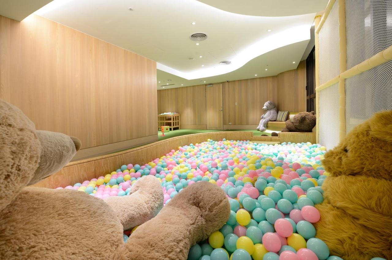 Evergreen Palace Hotel Chiayi Taibao Luaran gambar Ball pit at a hotel in Hong Kong